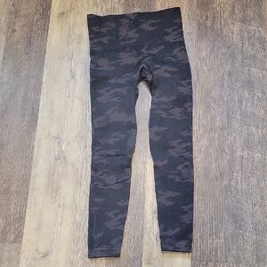 SPANX Black Camo High-Waisted Seamless Leggings — Size S/P (Look-At-Me-Now)